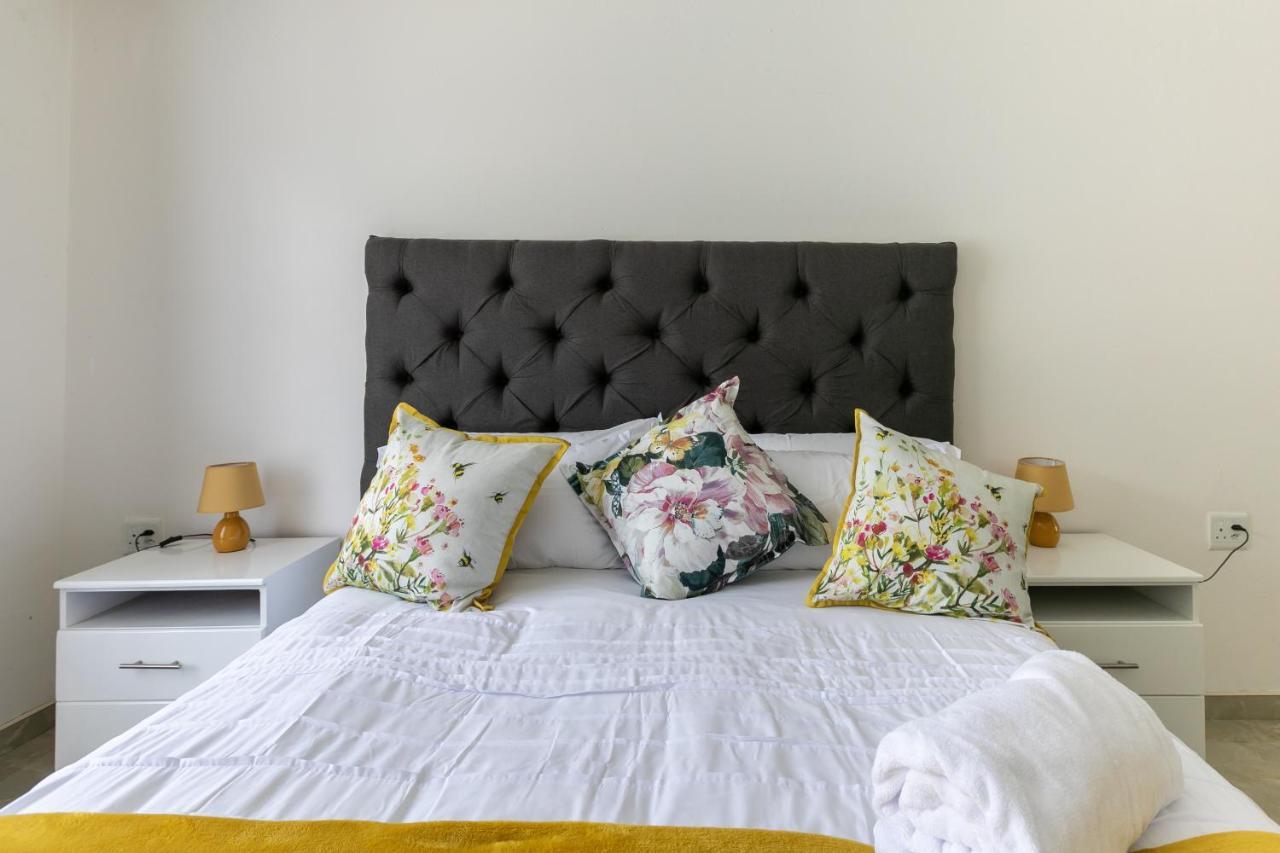 Signature Lodge Кемптън Парк Екстериор снимка