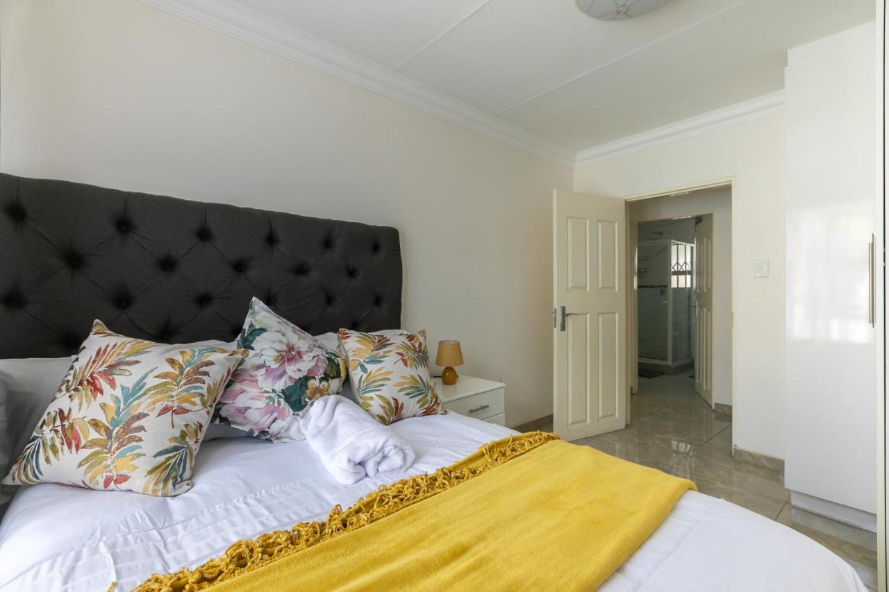 Signature Lodge Кемптън Парк Екстериор снимка