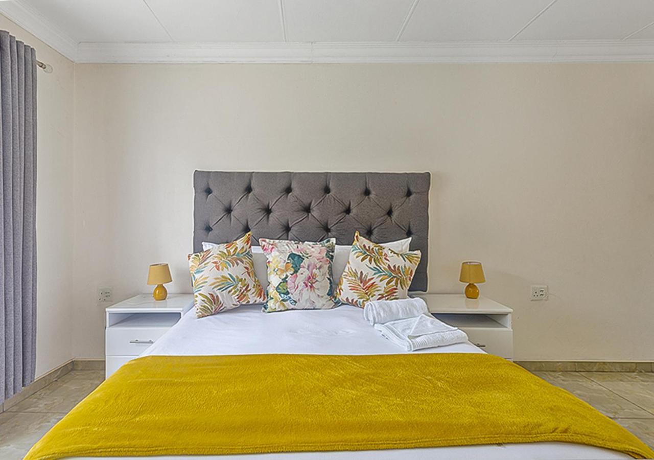 Signature Lodge Кемптън Парк Екстериор снимка